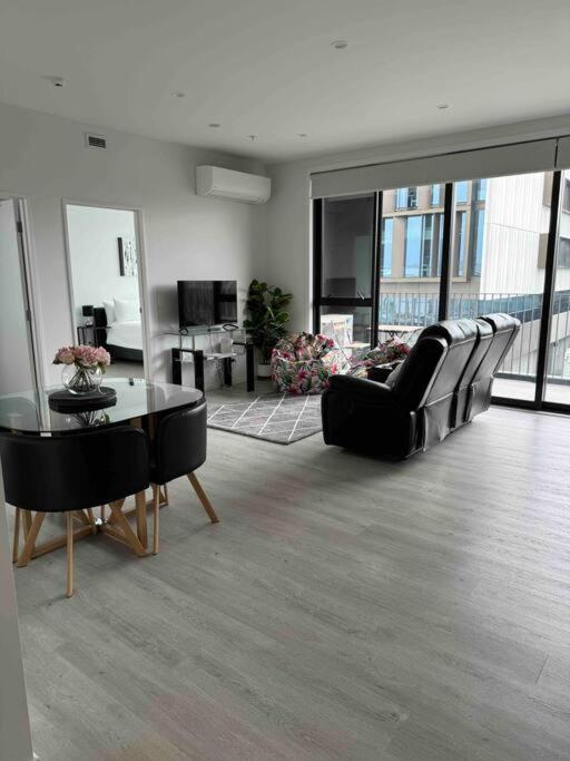 כרייסטצ'רץ' 2 Bedrooms Apprtmt Plus Underground Parking In Cbd מראה חיצוני תמונה