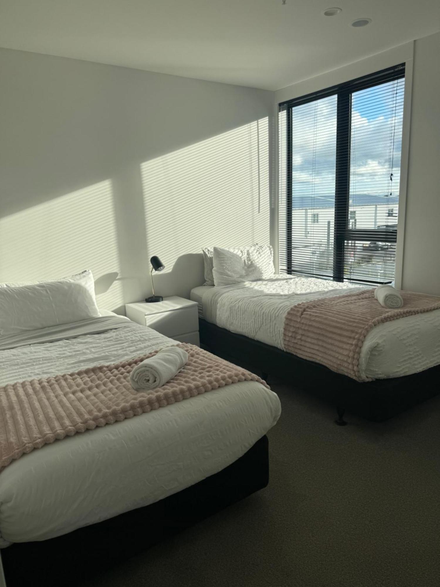 כרייסטצ'רץ' 2 Bedrooms Apprtmt Plus Underground Parking In Cbd מראה חיצוני תמונה